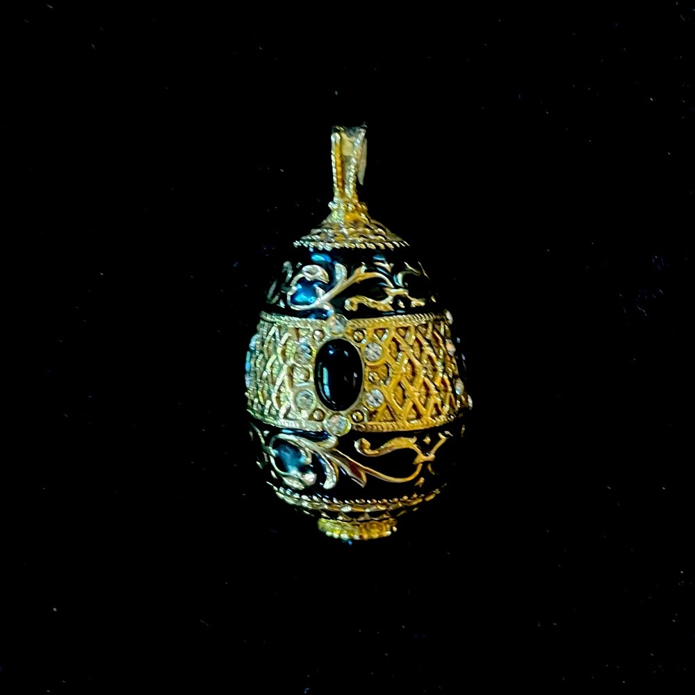 Joan Rivers “V” Fifth Anniversary black and gold enameled egg pendant necklace